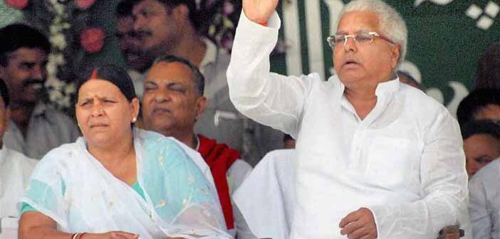 Lalu Yadav, Rabdi Devi (R).