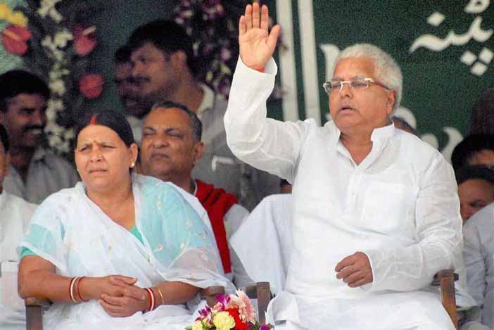 Lalu Yadav, Rabdi Devi (R).